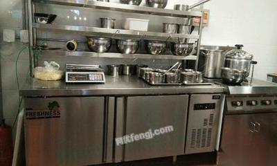 新疆乌鲁木齐厨房设备,全部九成新 15000元