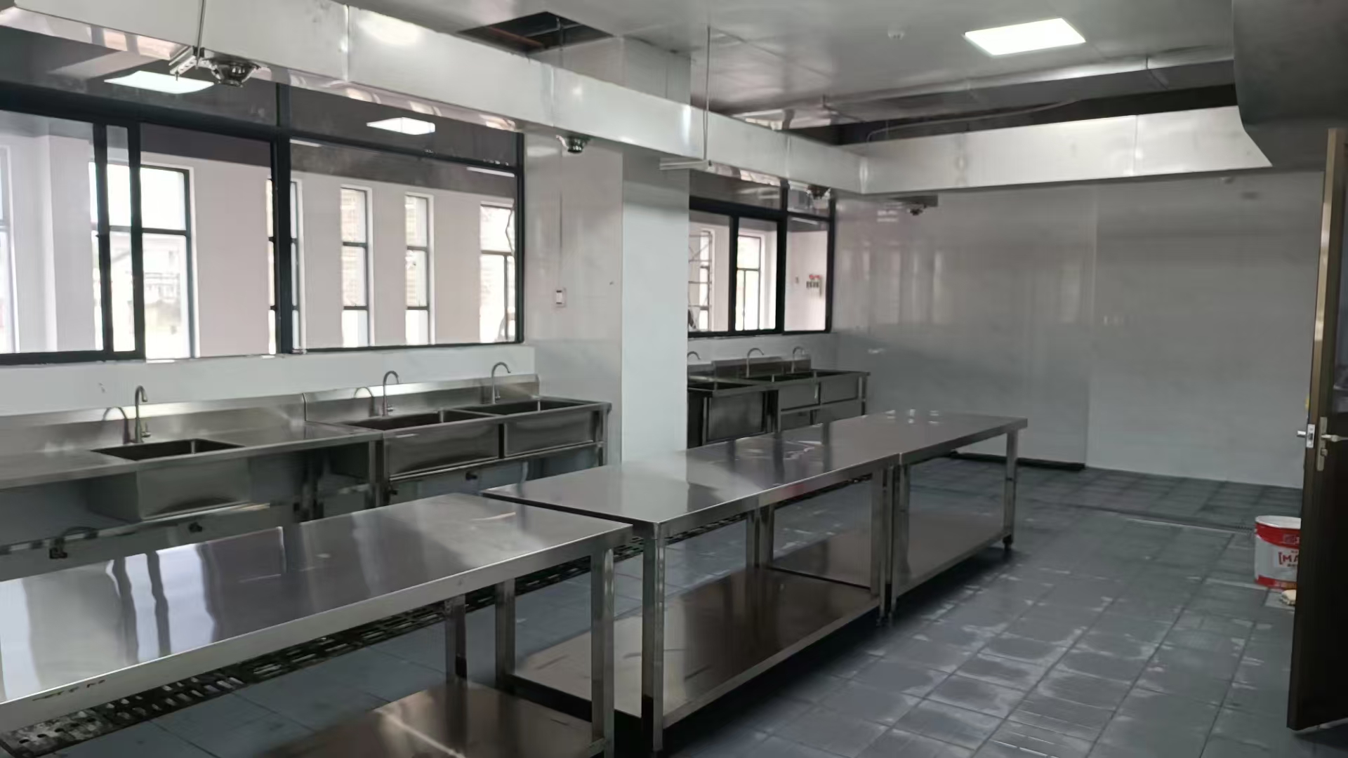 肇庆利满顺利酒店商用厨房设备维修全攻略 从炮台灶到蒸柜，专业保养技巧解析